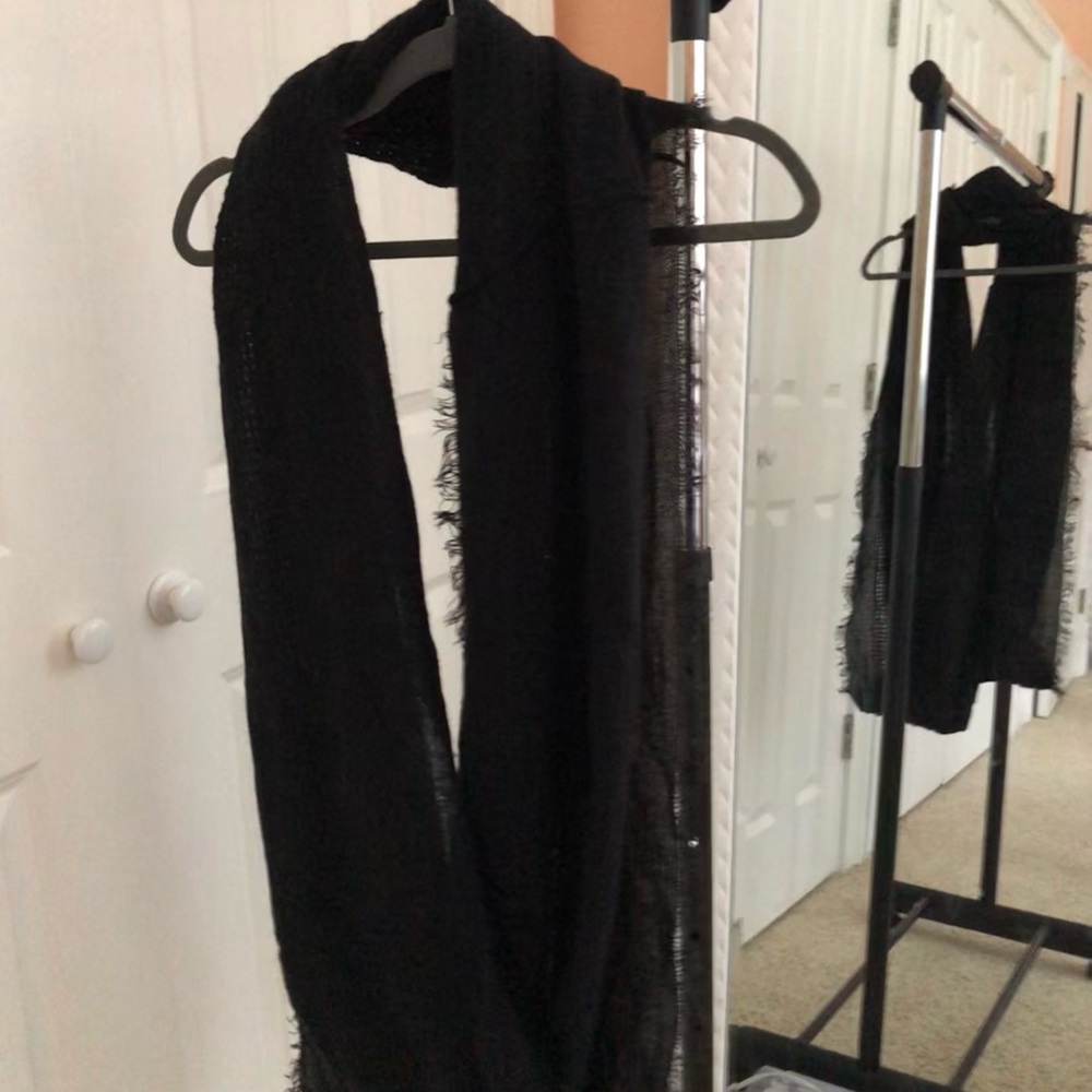 black infinity scarf